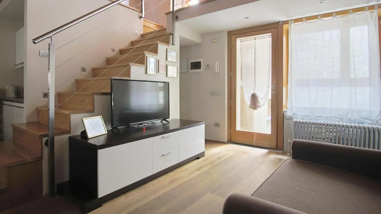 Italianway - Torno Apartment 0*,