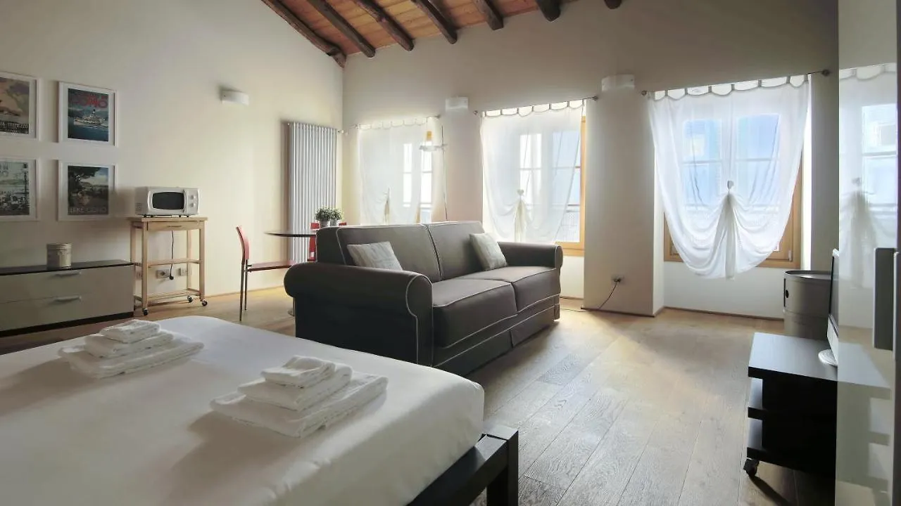 Italianway - Torno Apartamento 0*,